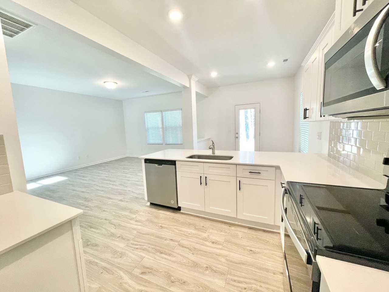 353 Pearl Street - Photo 5 of 9