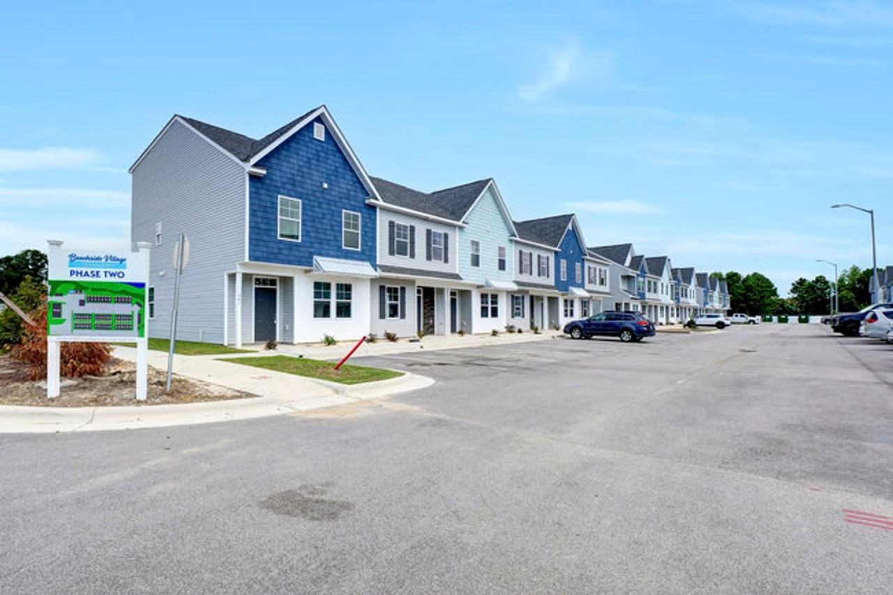 301 Starfish Ln - Photo 3 of 44