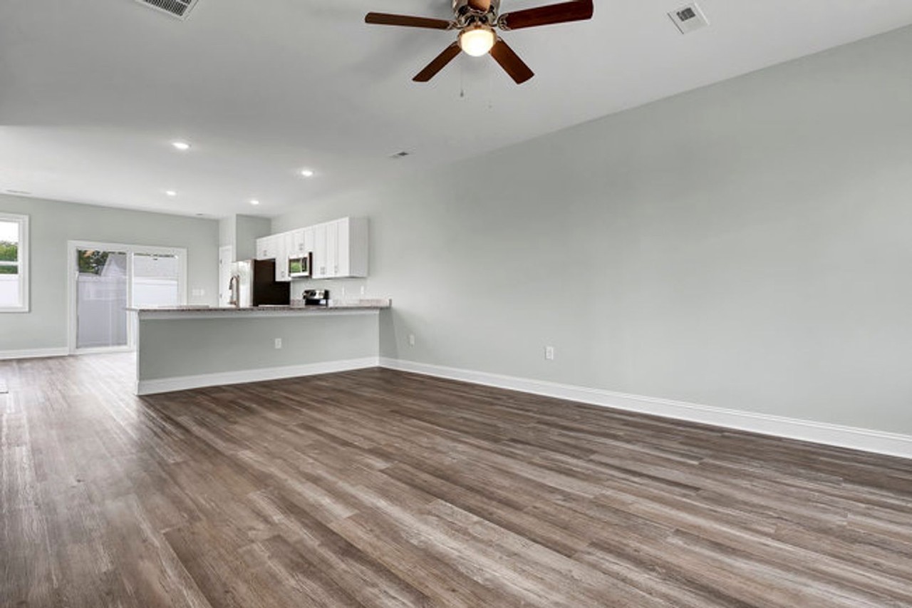 301 Starfish Ln - Photo 4 of 44