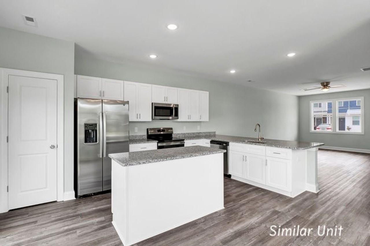 305 Starfish Ln - Photo 7 of 42