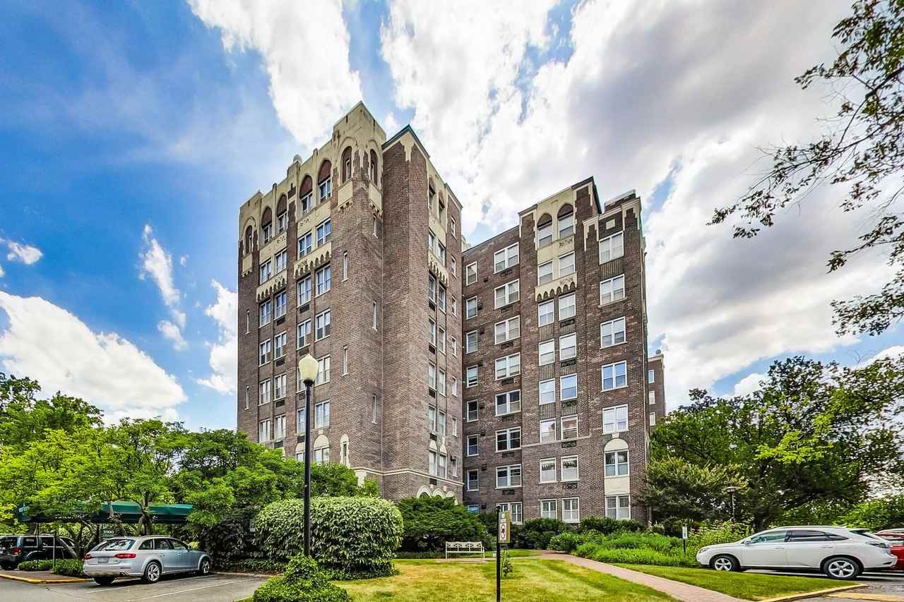 3900 Cathedral Ave Nw - Photo 3 of 29