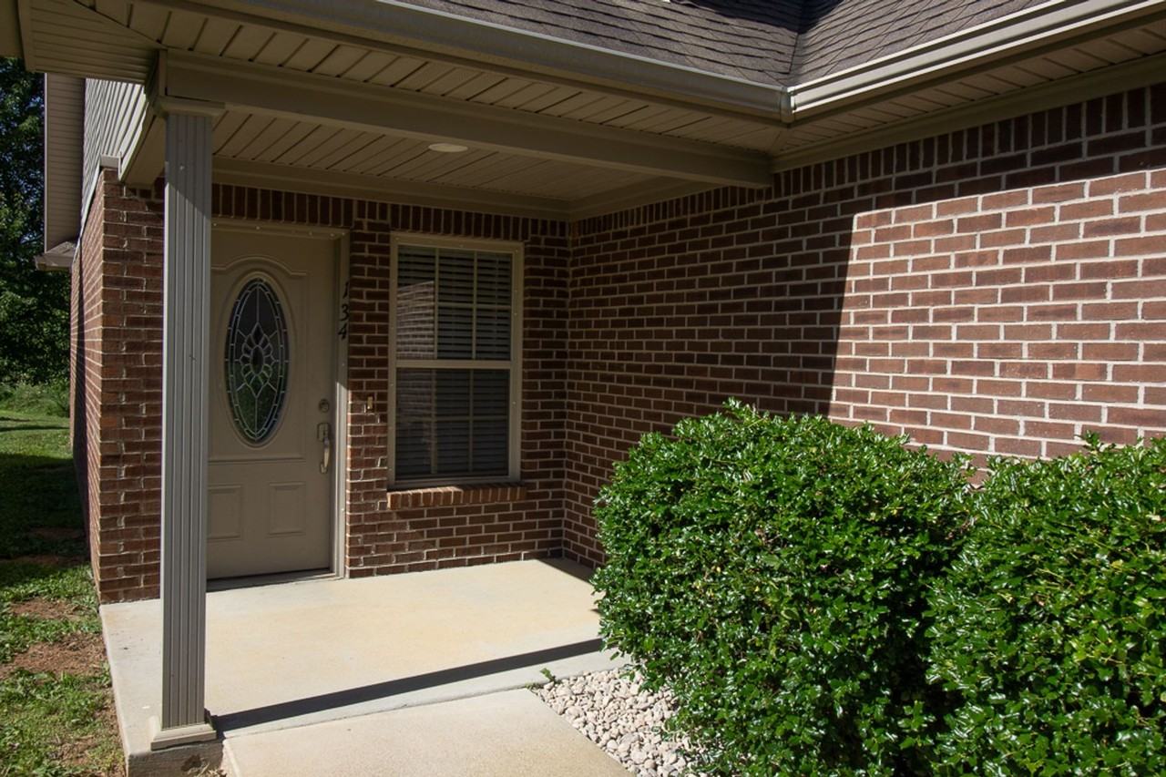 134 Twin Lakes Dr - Photo 2 of 27