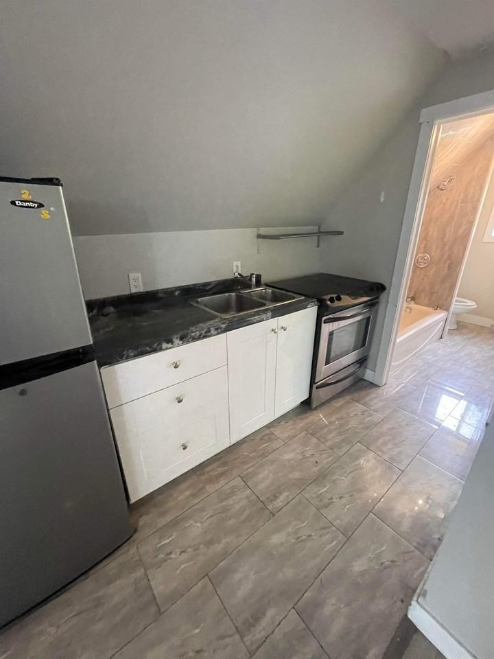 11 Storey Rd W #A - Photo 2 of 12