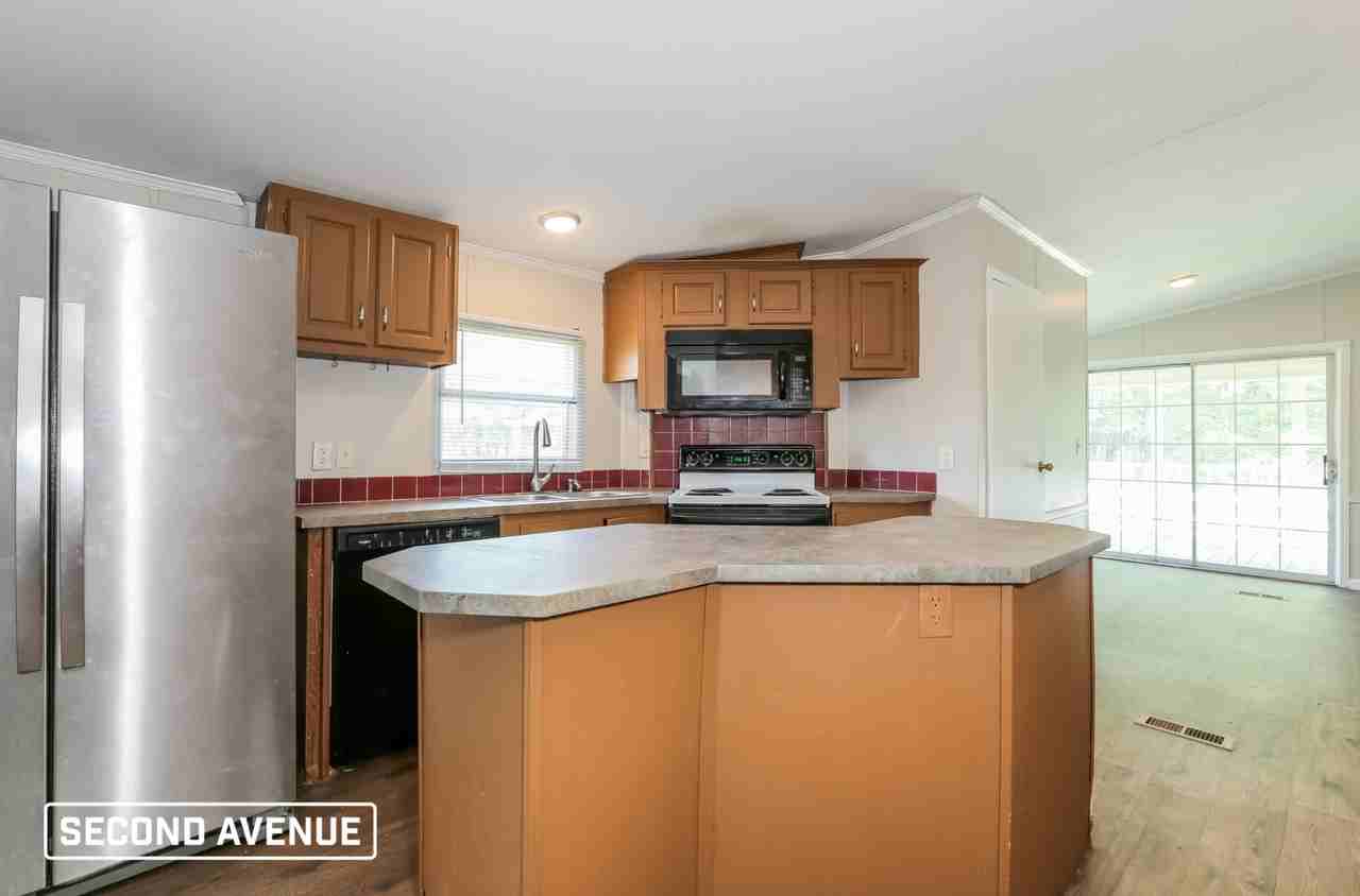 100 Maplewood Dr - Photo 2 of 22