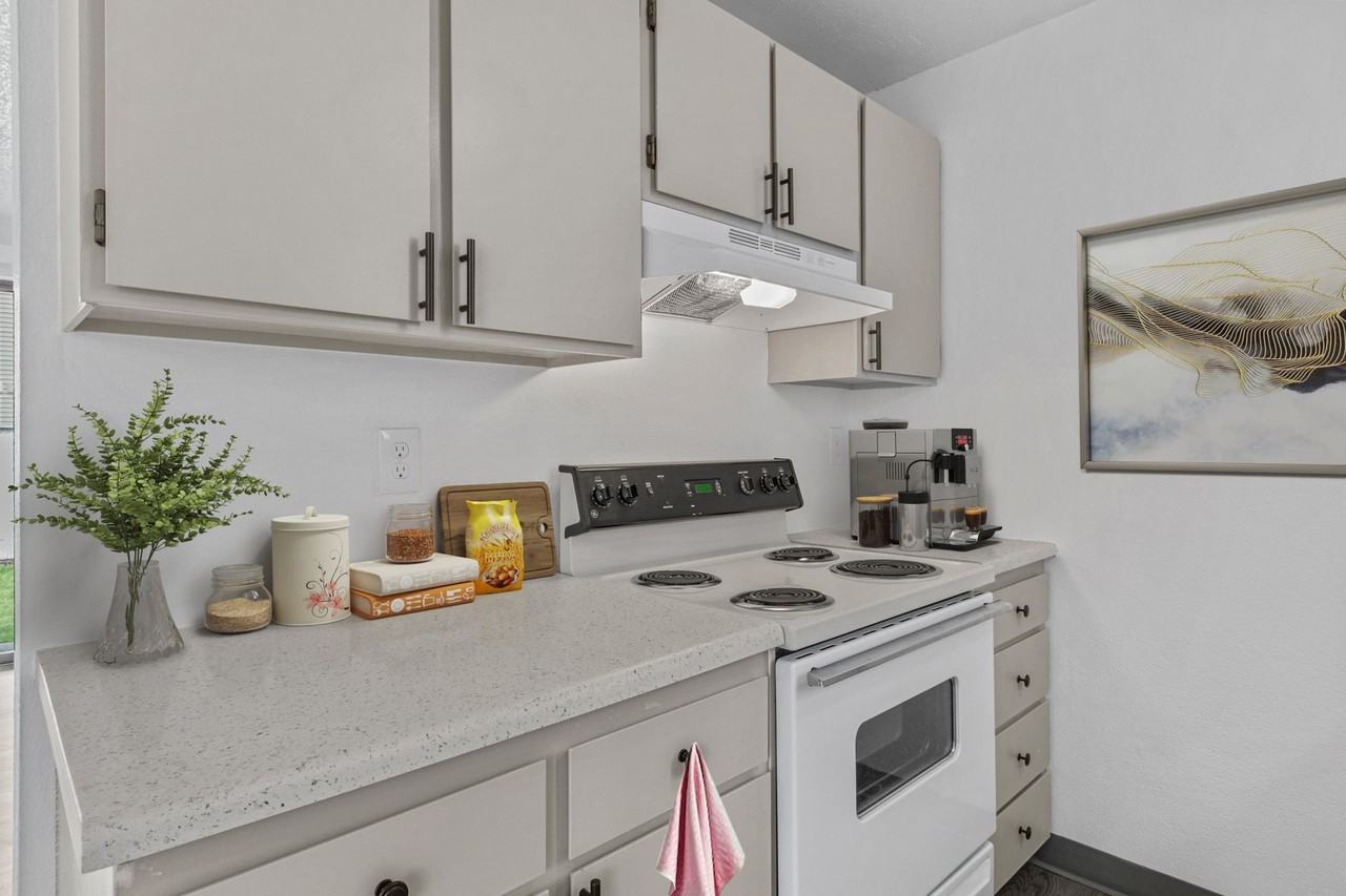 Houk 33 Apartments - Photo 4 of 50