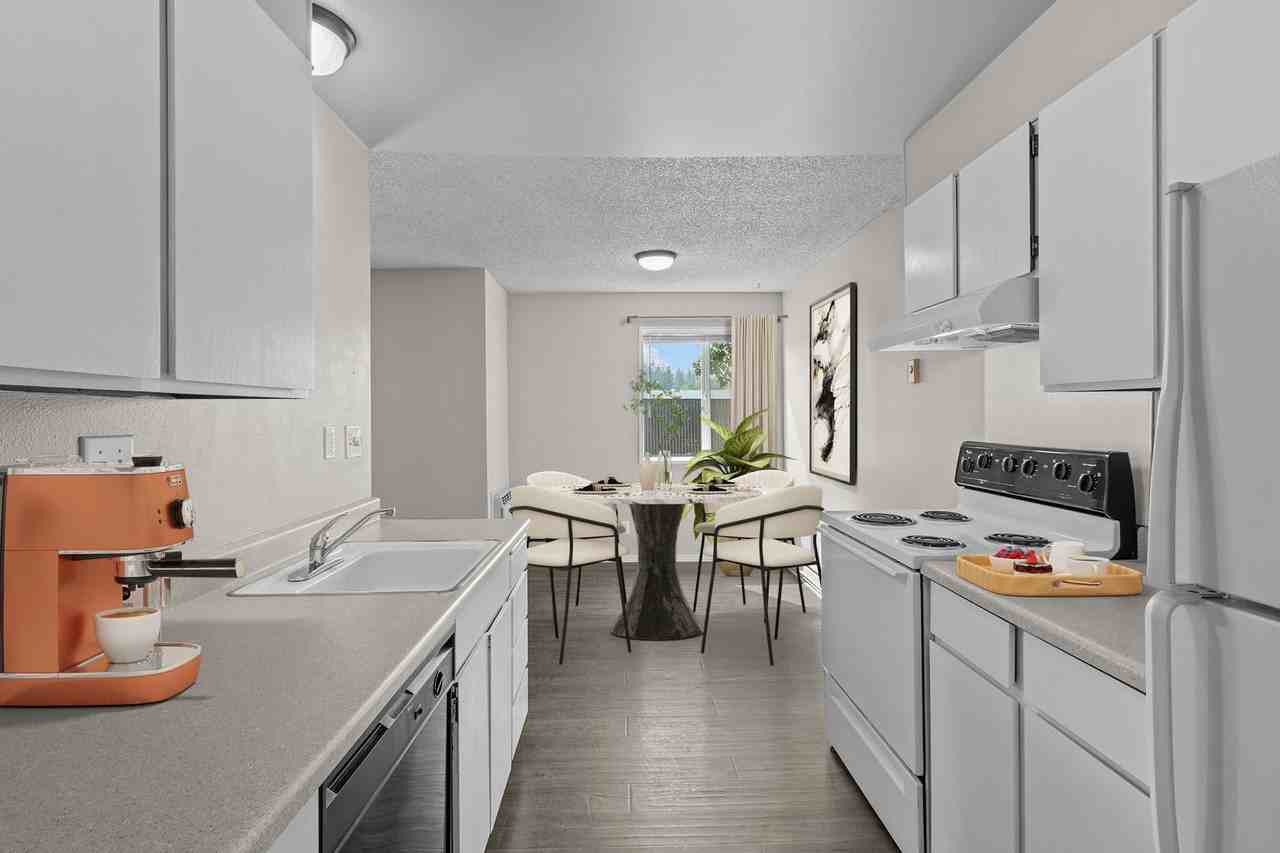 Lincoln at South Hill - Photo 2 of 8