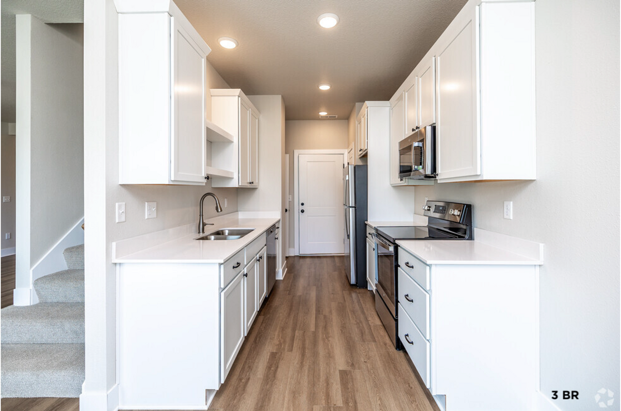 Grand Valley Townhomes - Photo 4 of 11