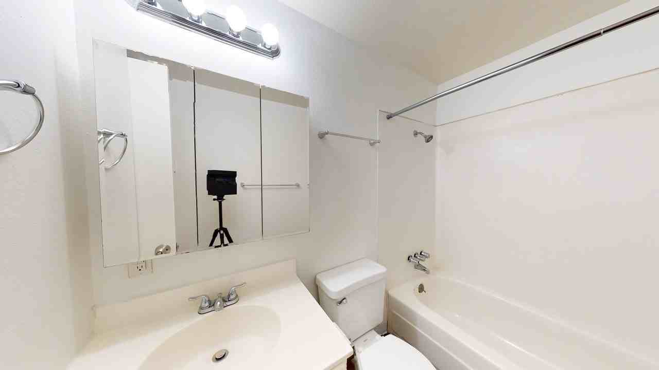 Esquire - Photo 3 of 10