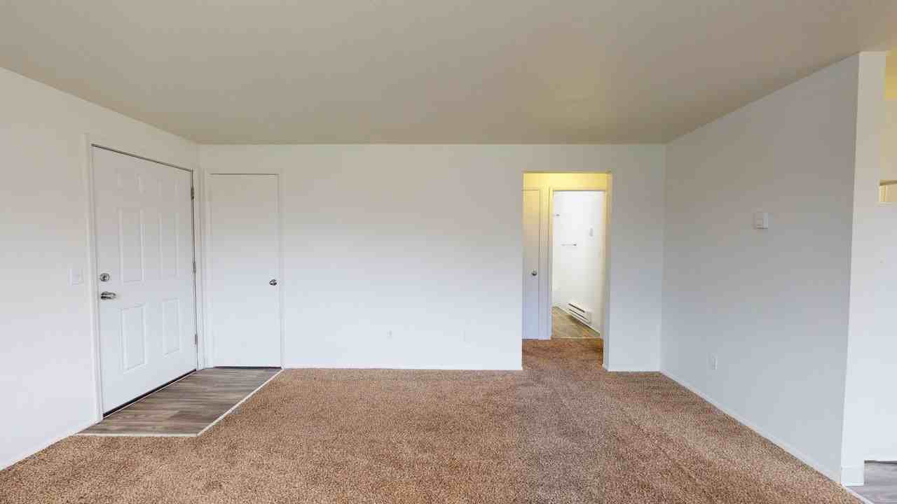 Esquire - Photo 5 of 10