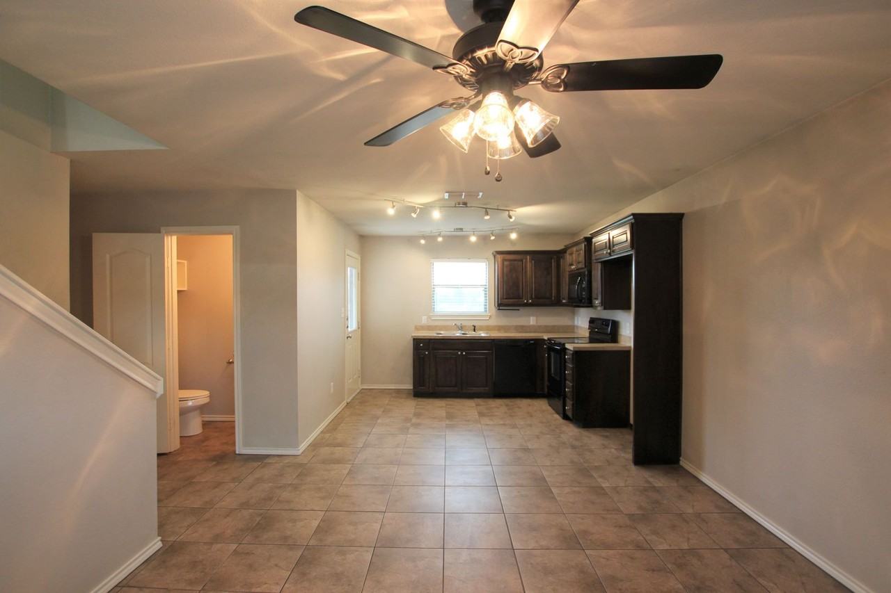 18057 Loring Ln - Photo 6 of 19