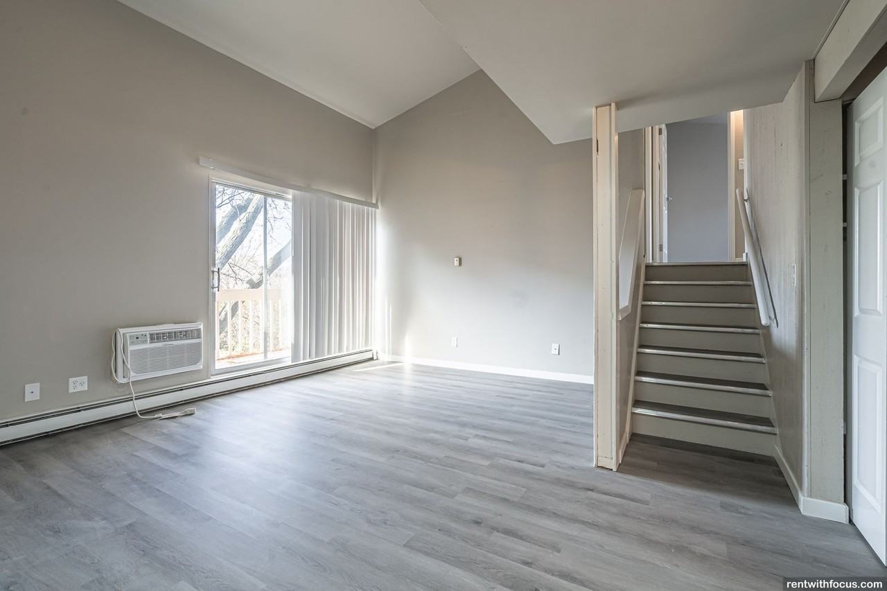 Apple Ridge Apartments - Photo 4 of 37