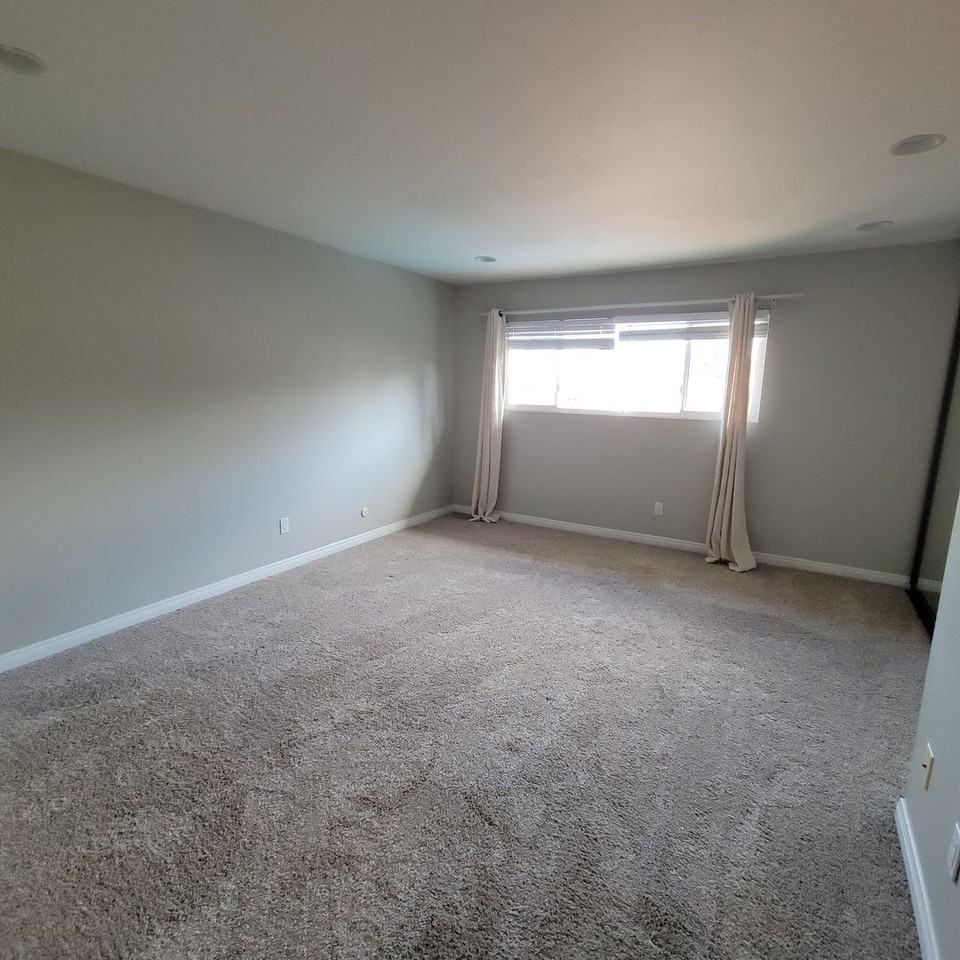 2582 Del Mar Heights Rd - Photo 3 of 25