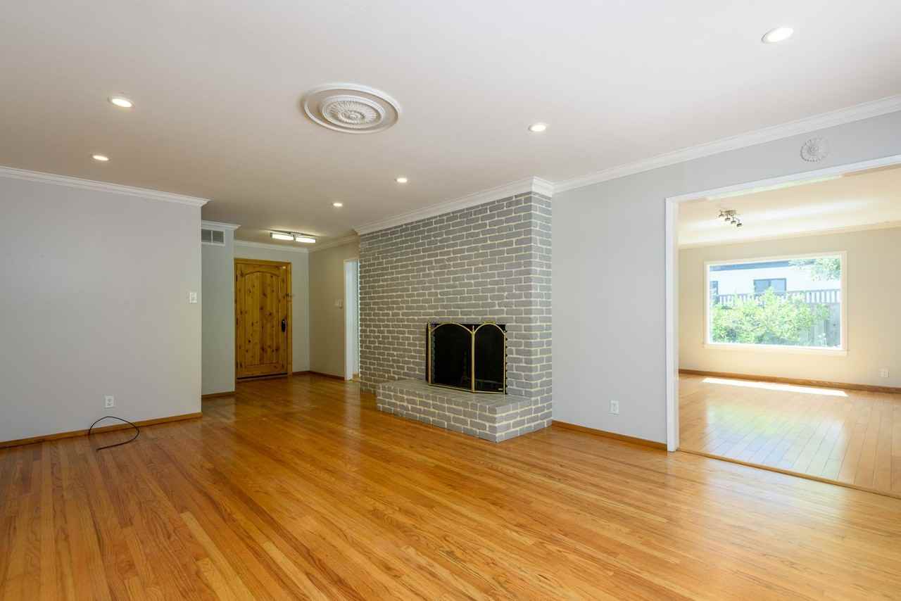 1535 Altschul Ave - Photo 3 of 18
