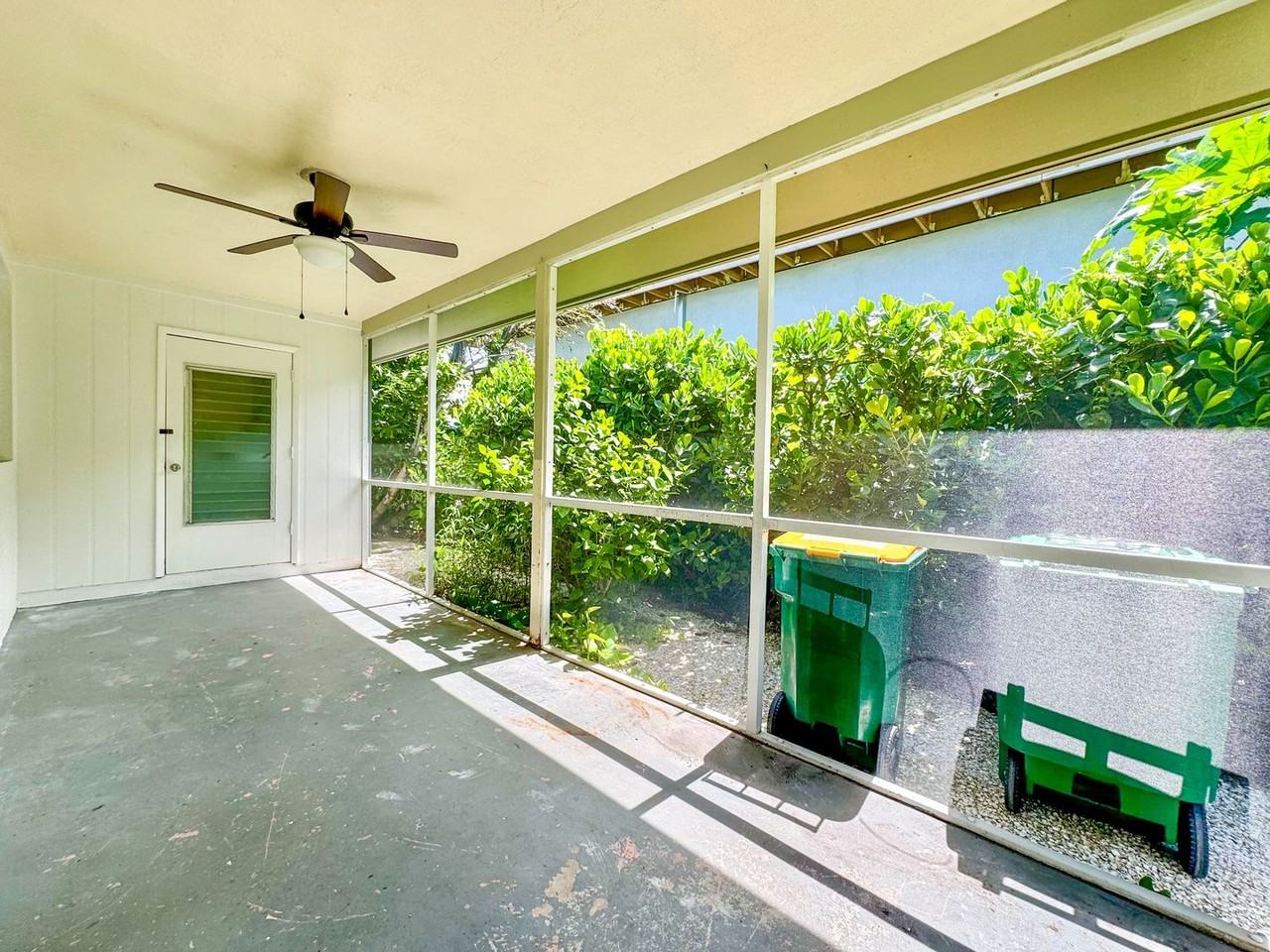 746 109th Ave N - Photo 2 of 22