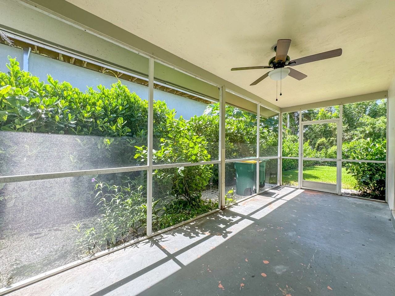 746 109th Ave N - Photo 4 of 22