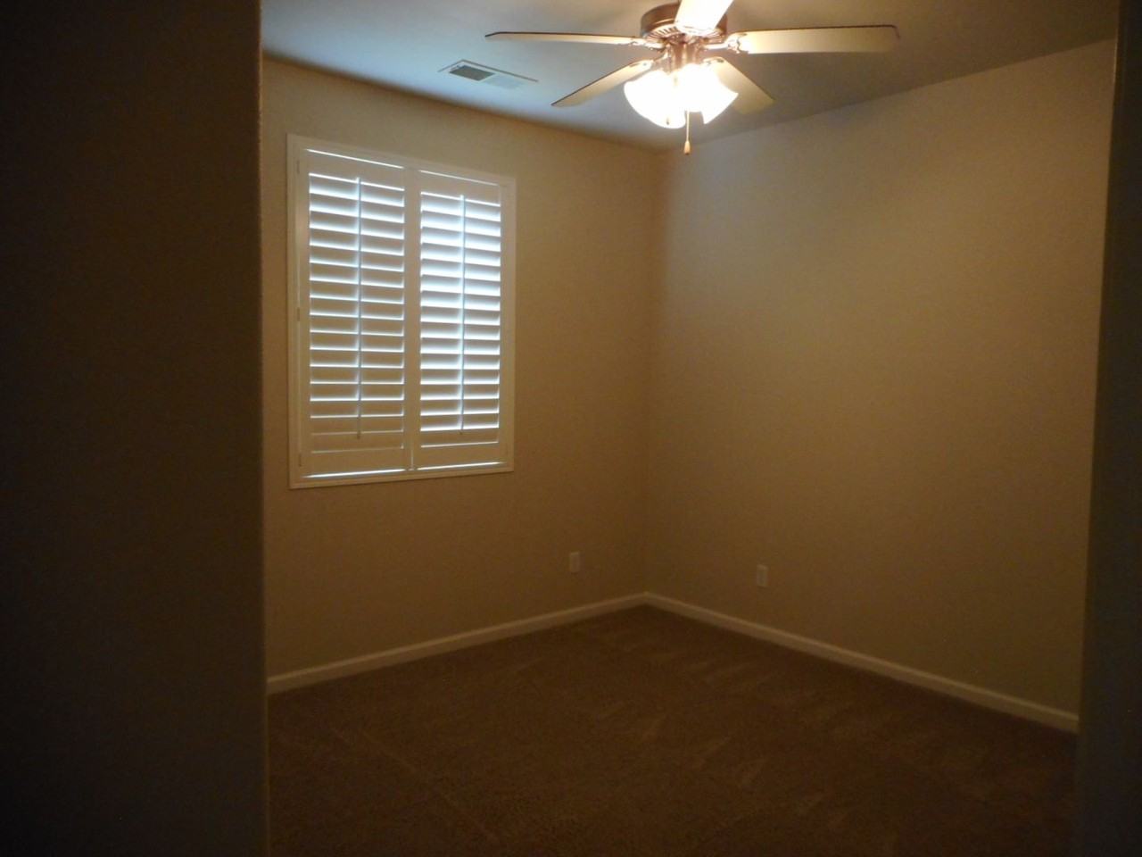 3992 Heritage Ln - Photo 5 of 27