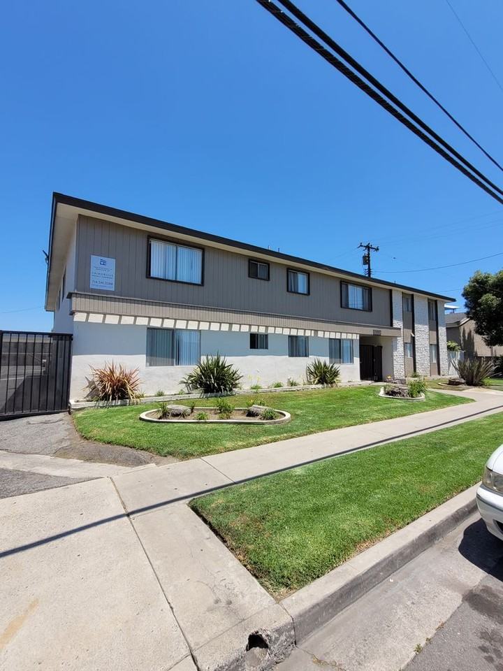 Ready to move in 2 Bedrooms 1.5 Baths Townhome - Photo 3 of 22