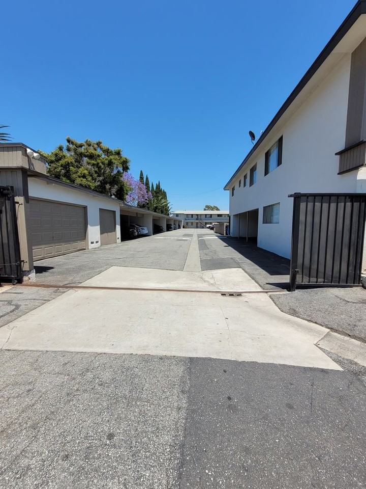 Ready to move in 2 Bedrooms 1.5 Baths Townhome - Photo 5 of 22