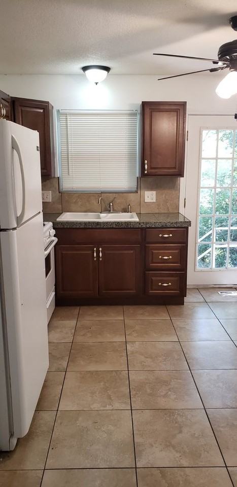 611 S 75th St - Photo 3 of 10