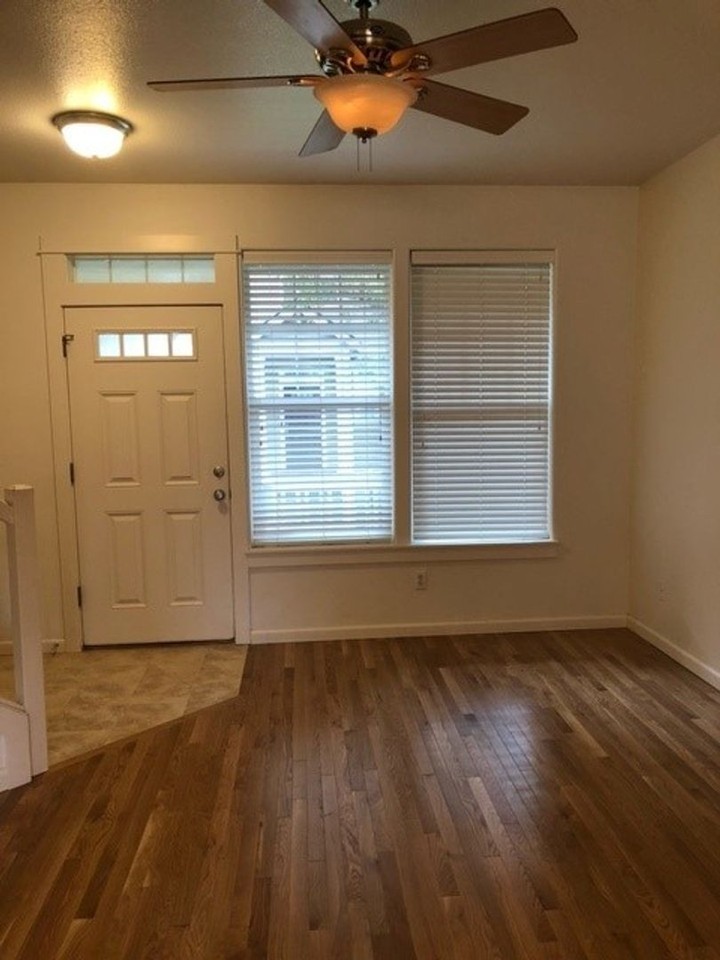 15921 Sw Mortondale Ln - Photo 4 of 16
