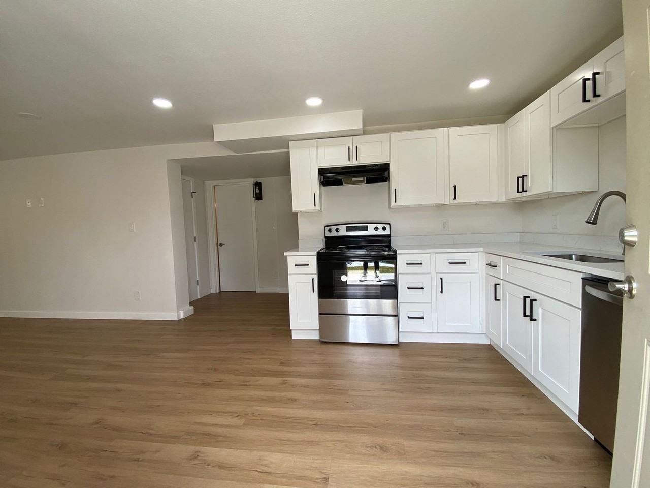 35017 28th Ave Sw Lowr - Photo 3 of 13