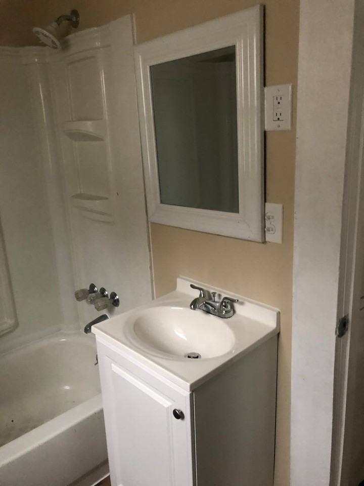35144 Glen St - Photo 3 of 15