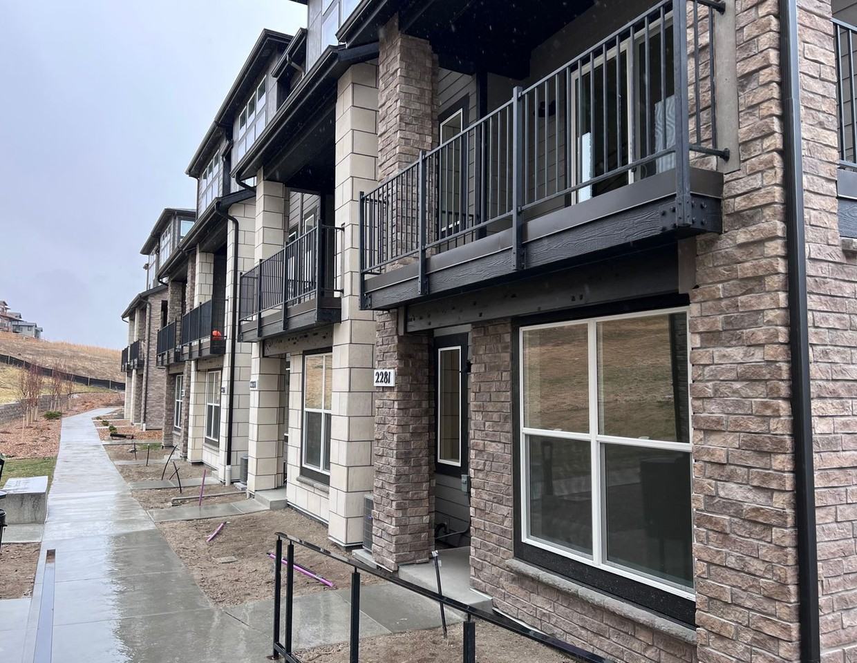 2281 Buttercup Ln - Photo 2 of 36