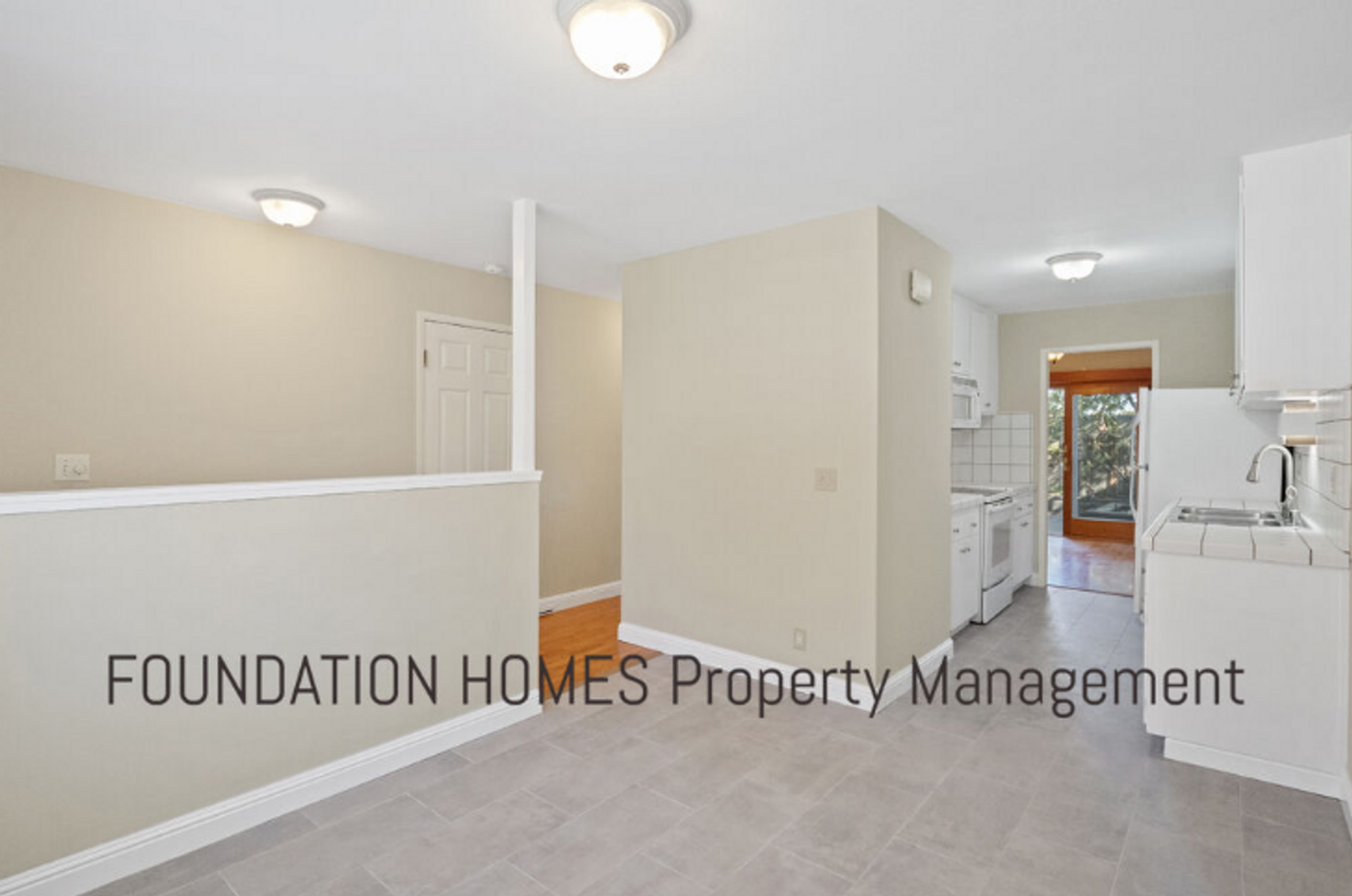 28 Mariner Green Dr - Photo 3 of 32