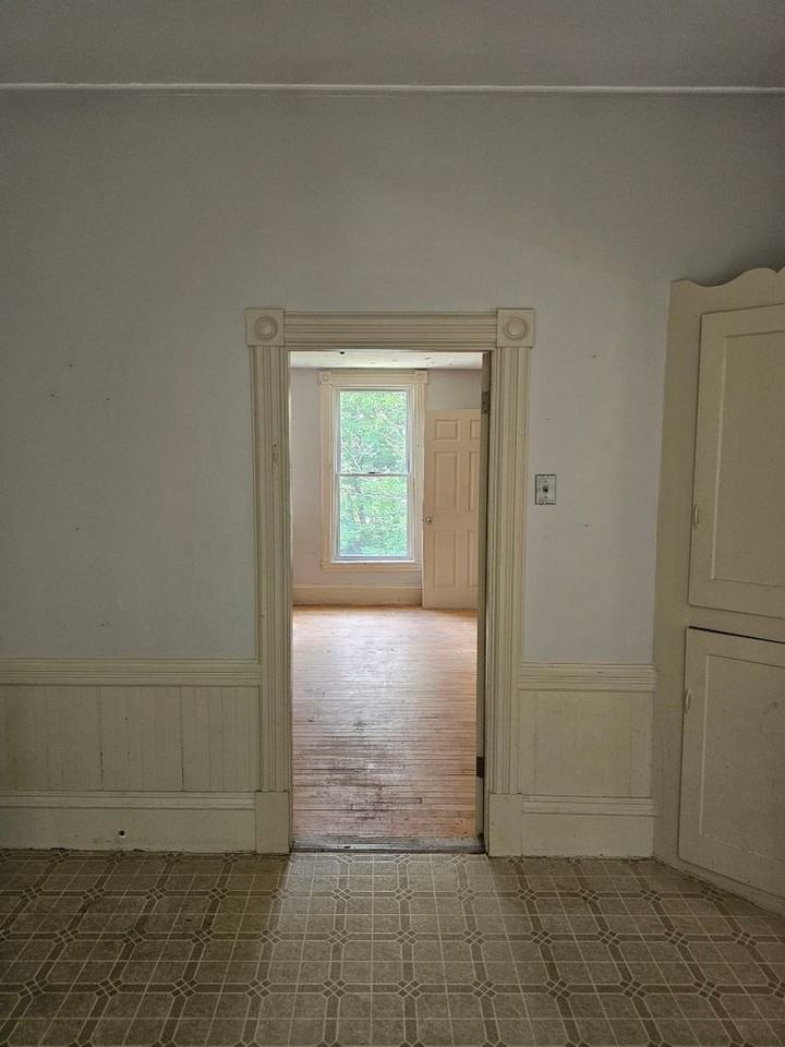 251 Minot Ave - Photo 2 of 6