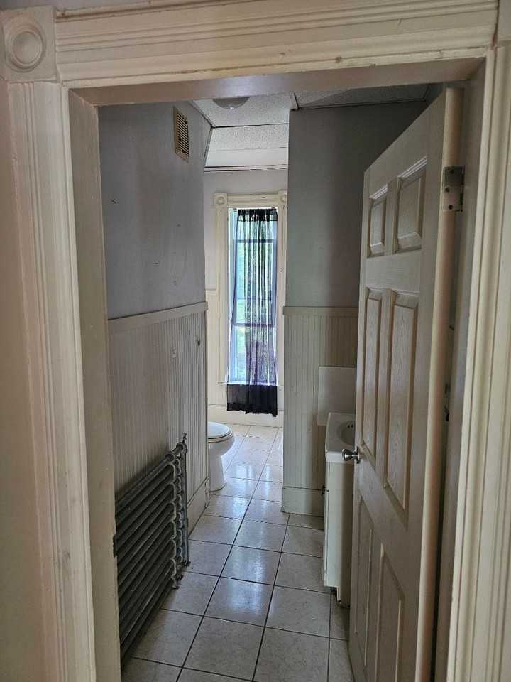 251 Minot Ave - Photo 3 of 6