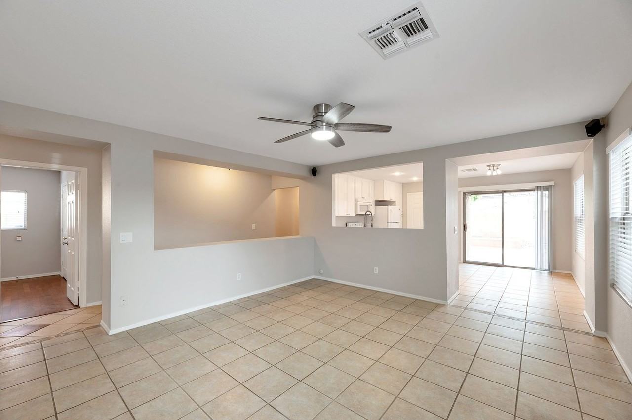 2216 E Spruce Dr - Photo 4 of 15