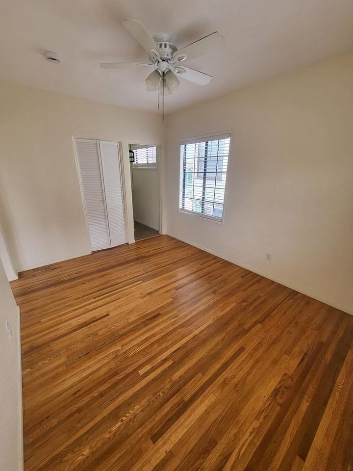 2517 1/2 Congress St - Photo 4 of 10