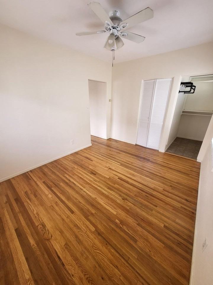 2517 1/2 Congress St - Photo 6 of 10