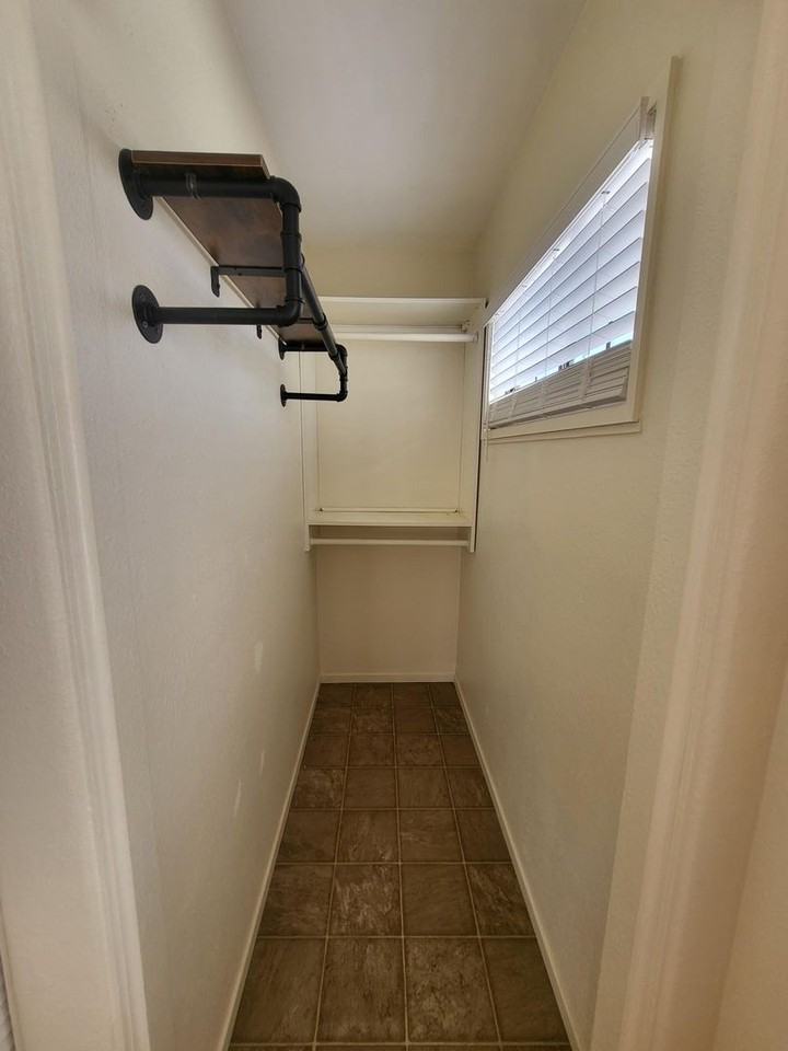 2517 1/2 Congress St - Photo 7 of 10