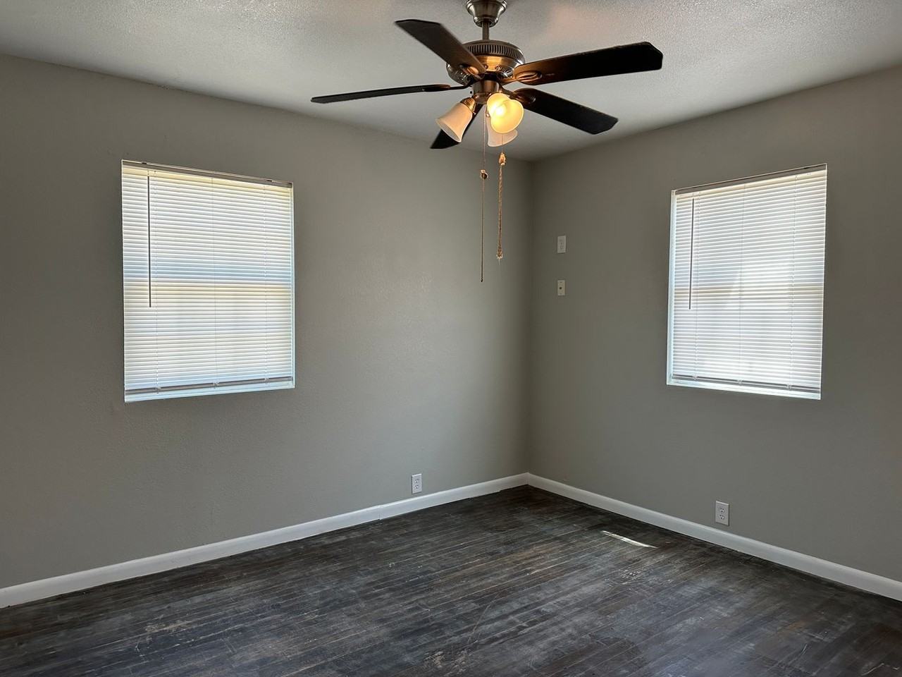 1361 Daytona Dr - Photo 4 of 6