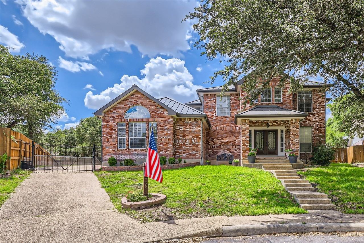 15911 Mission Rdg - Photo 2 of 28