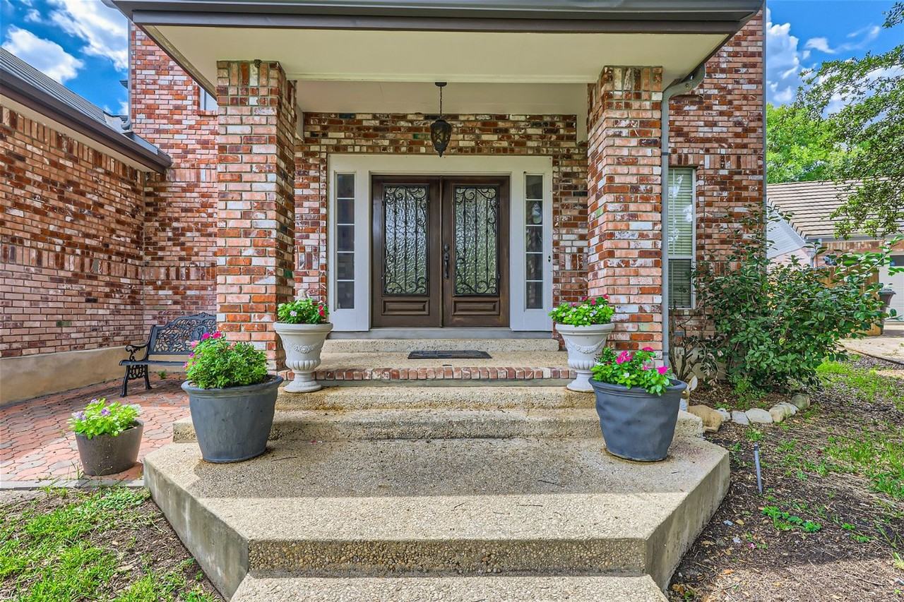 15911 Mission Rdg - Photo 3 of 28