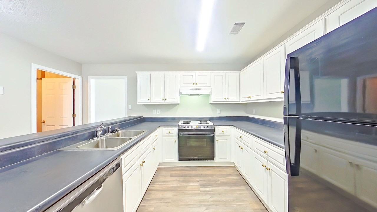 491 Connemara Trl - Photo 2 of 13