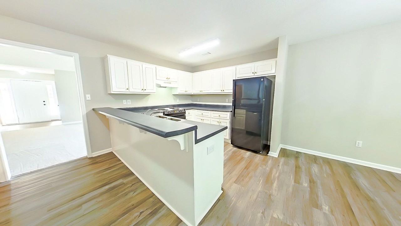 491 Connemara Trl - Photo 3 of 13