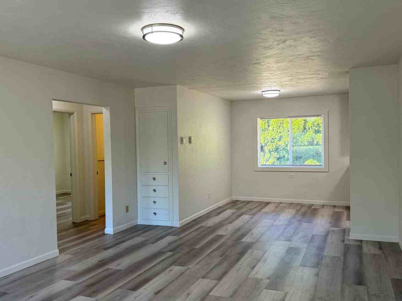 2545 31st St - Photo 3 of 23