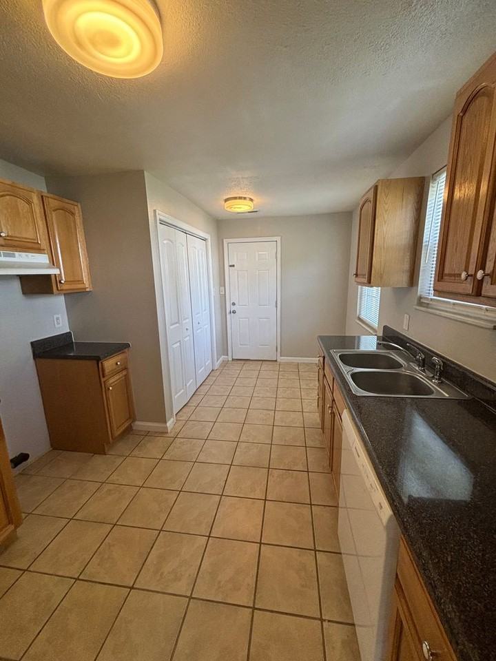 860 Burroughs Rd - Photo 4 of 14