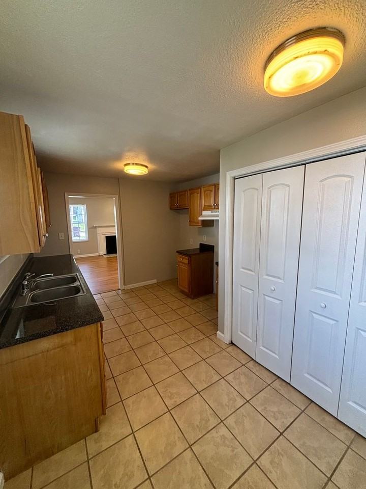 860 Burroughs Rd - Photo 5 of 14