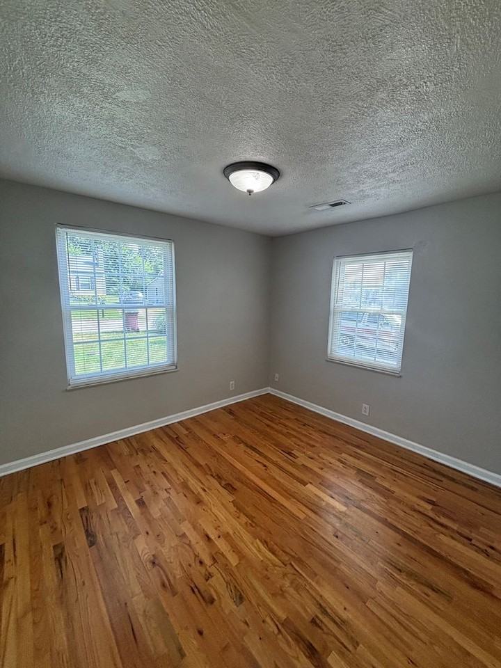 860 Burroughs Rd - Photo 7 of 14