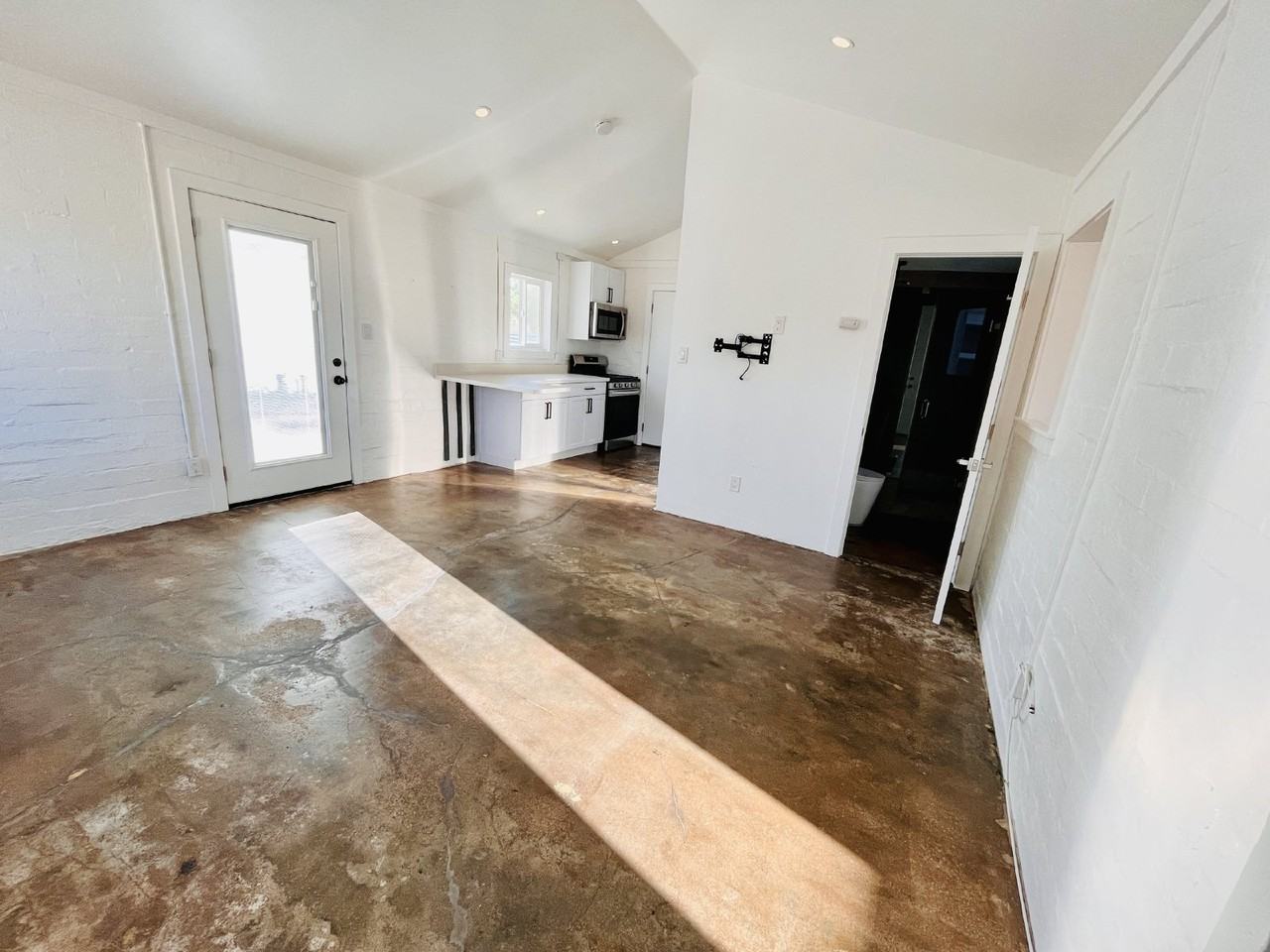 61986 Desert Air Rd - Photo 2 of 20