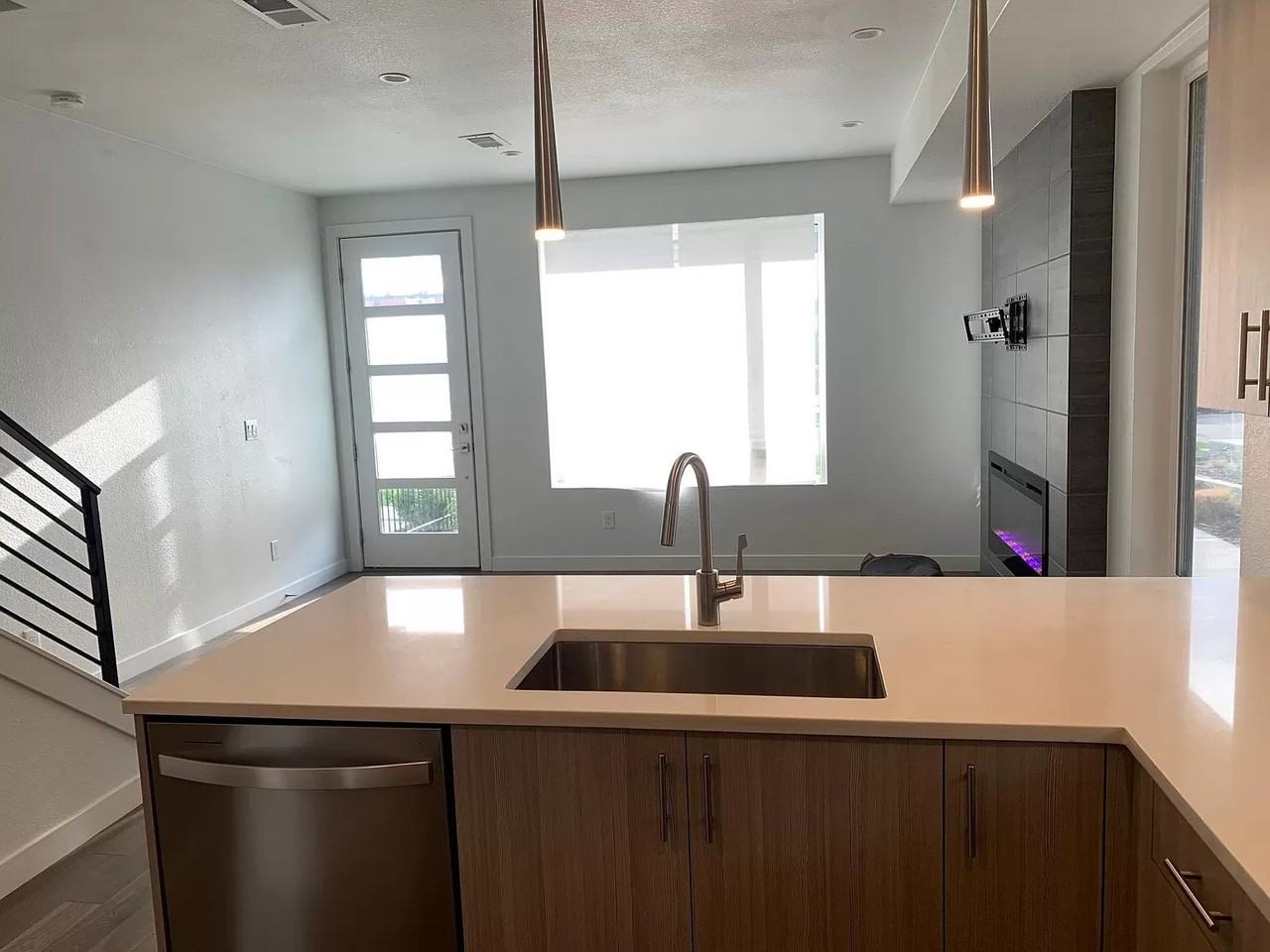 1330 N Perry St - Photo 4 of 20