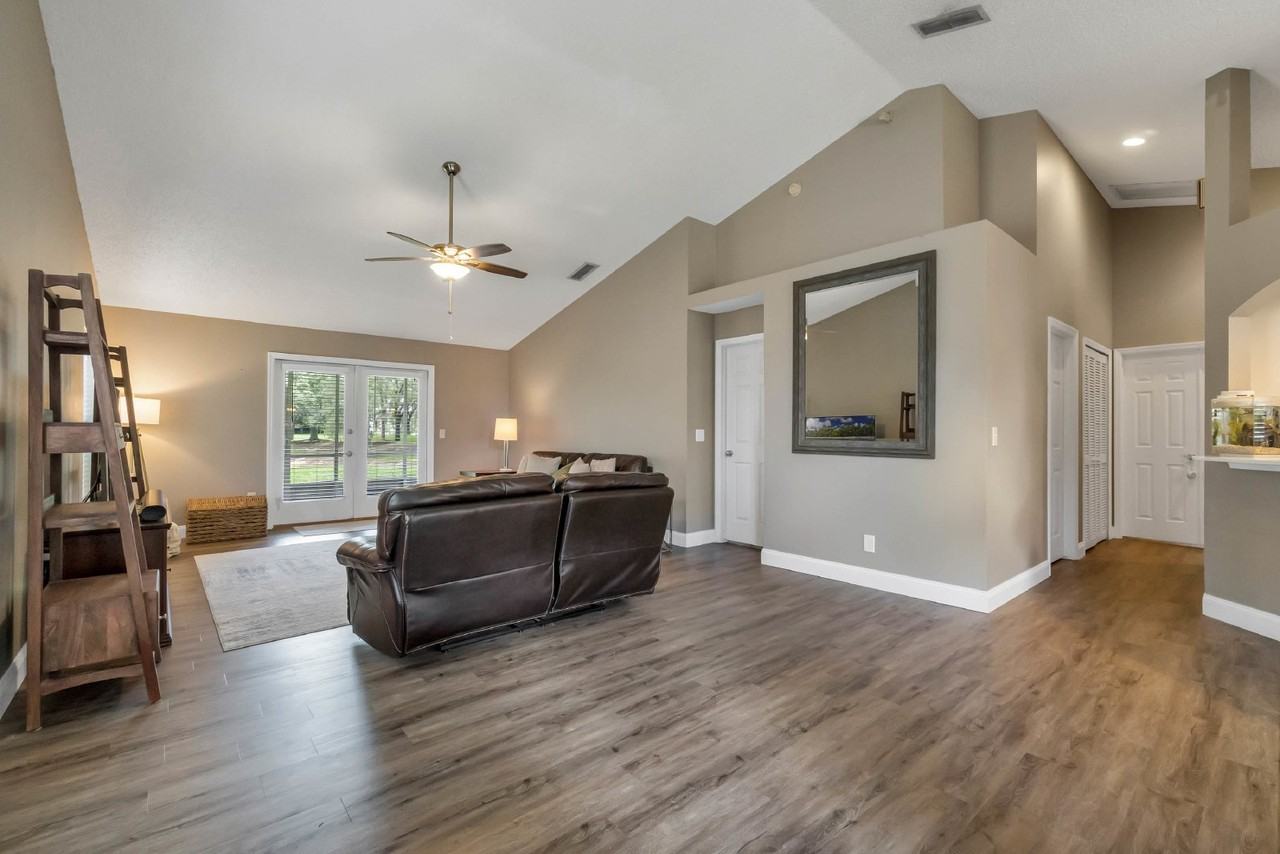 13027 Desert Forest Ct - Photo 3 of 23