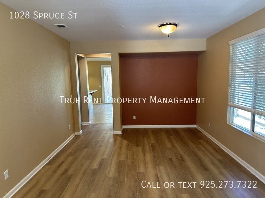 1028 Spruce St - Photo 3 of 26