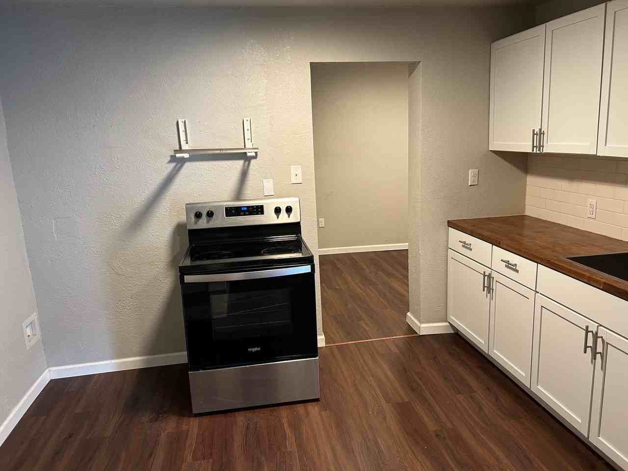 1121 S Quaker Ave #B - Photo 6 of 19