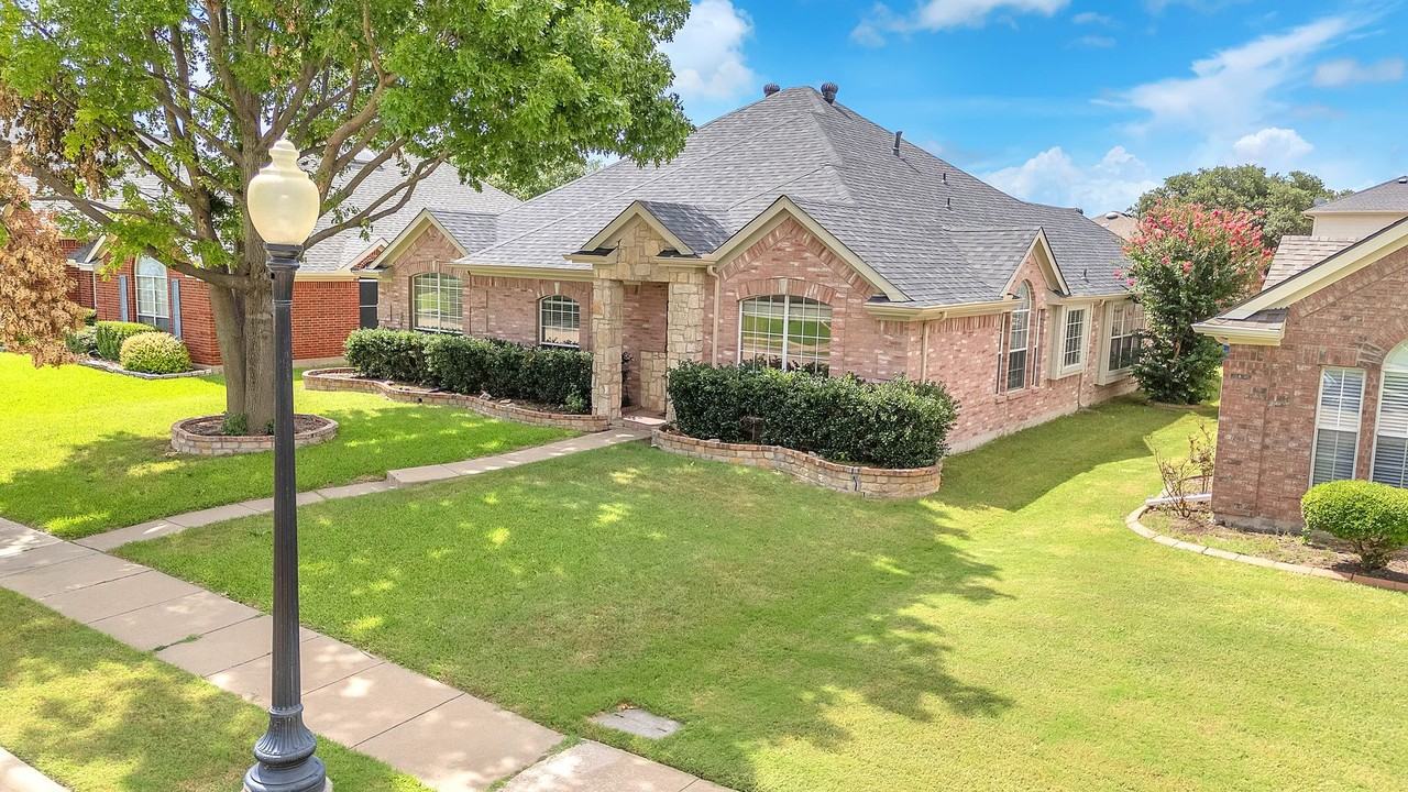 10809 River Oaks Dr - Photo 2 of 32