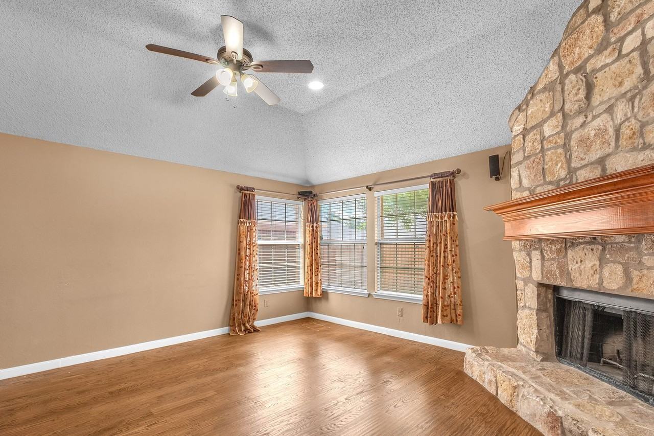 10809 River Oaks Dr - Photo 3 of 32